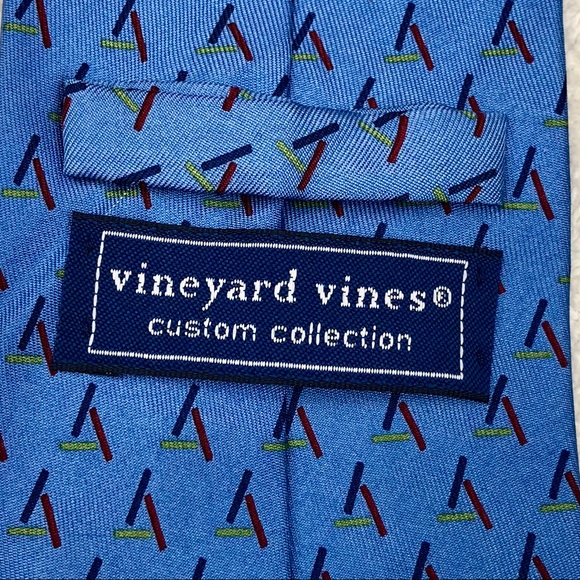Vineyard Vines neck tie Custom Collection. C3 - Picture 3 of 5